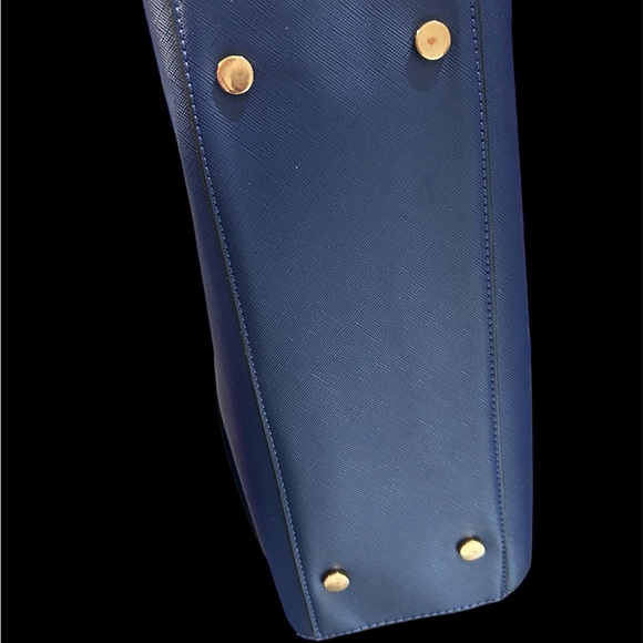 Purse - Picture 2 of 3